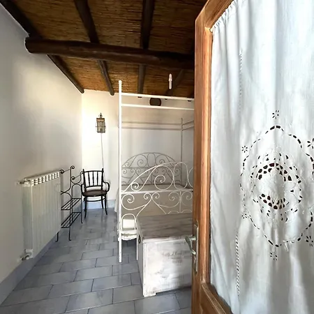 Holiday home Casa Il Peperoncino In Centro A E Vista Mare Leni